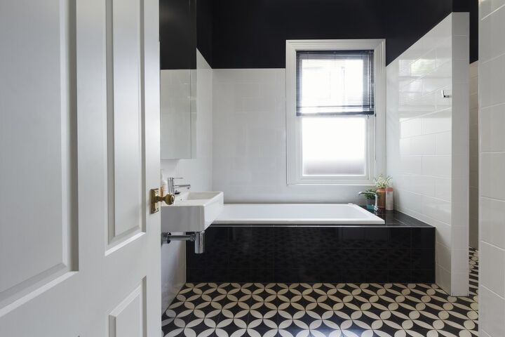 黑白瓷砖浴室该刷什么颜色